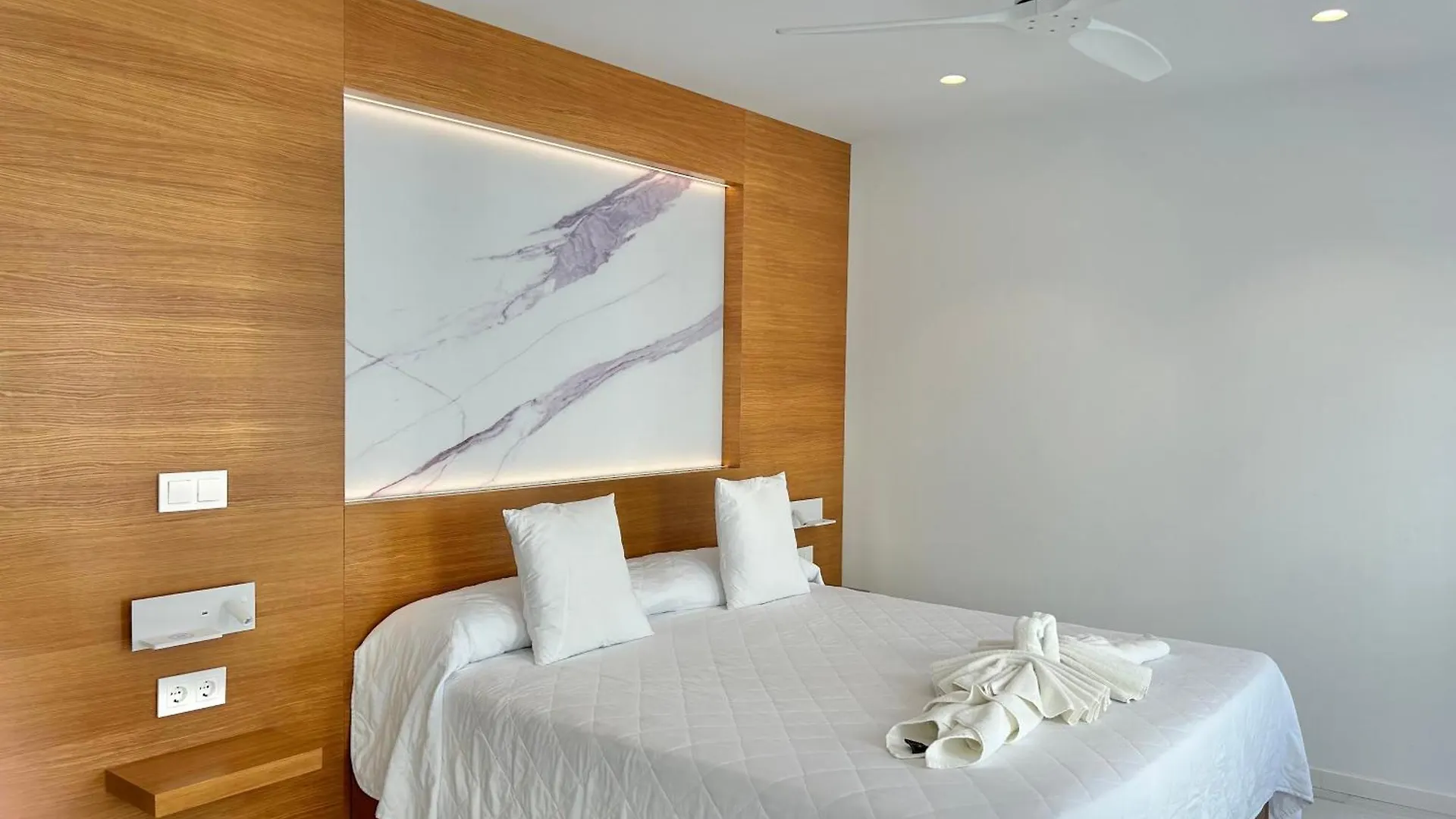 Smile Cavana Apartments Nerja