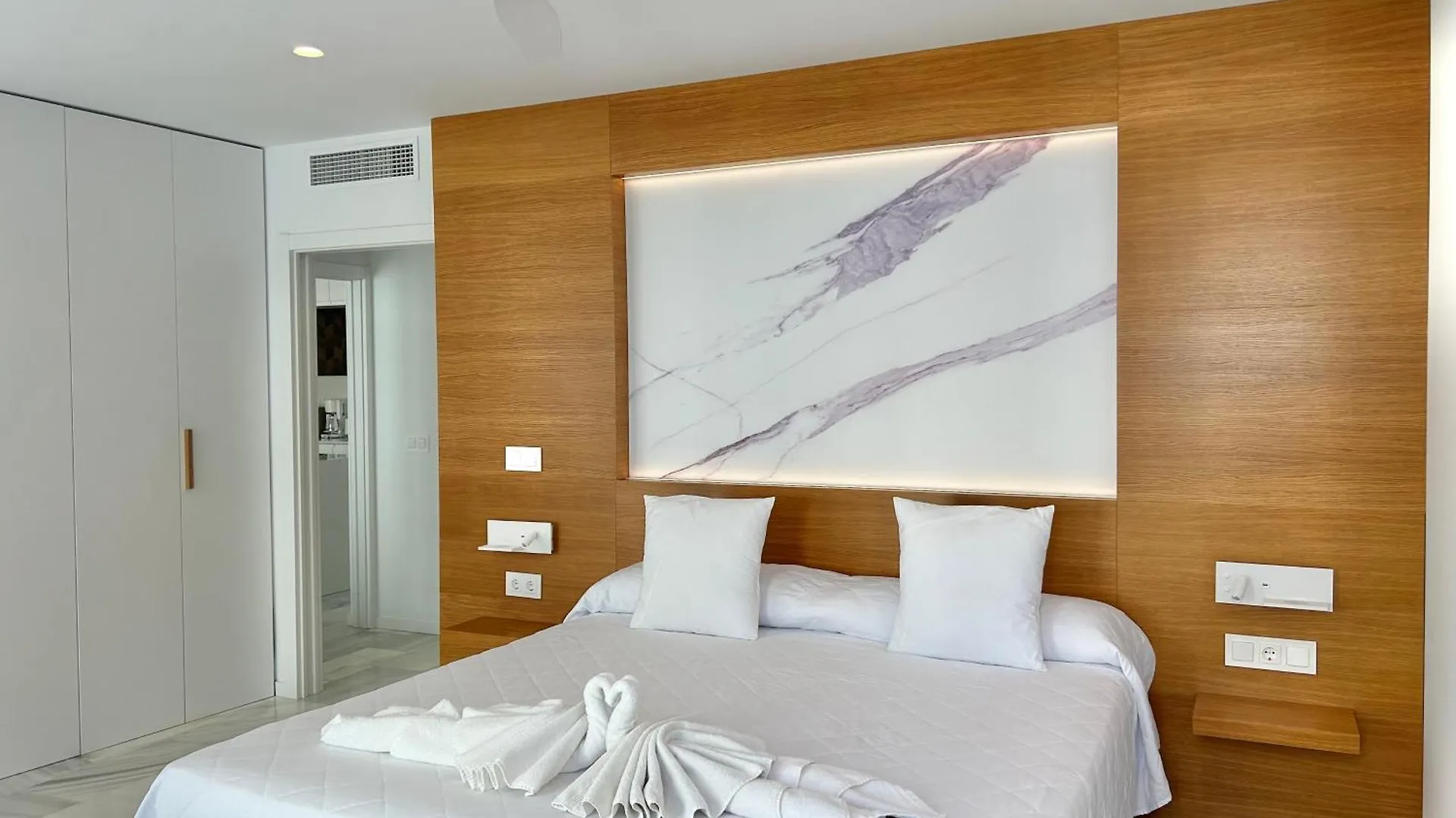 Smile Cavana Apartments Nerja